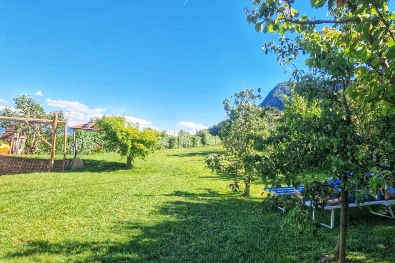 Ferienwohnung in Eppan mit herrlichem Ausblick, ruhiger Lage und Garten mit Grillmöglichkeit